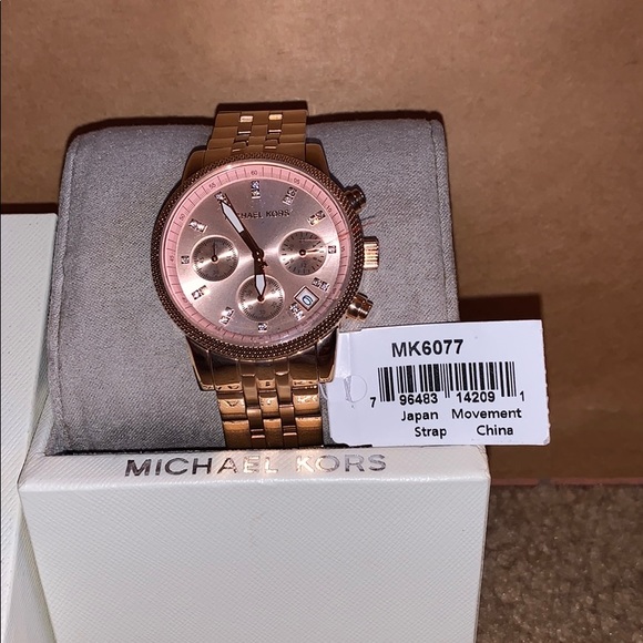 Michael Kors Rose Gold Color Watch - Picture 8 of 8